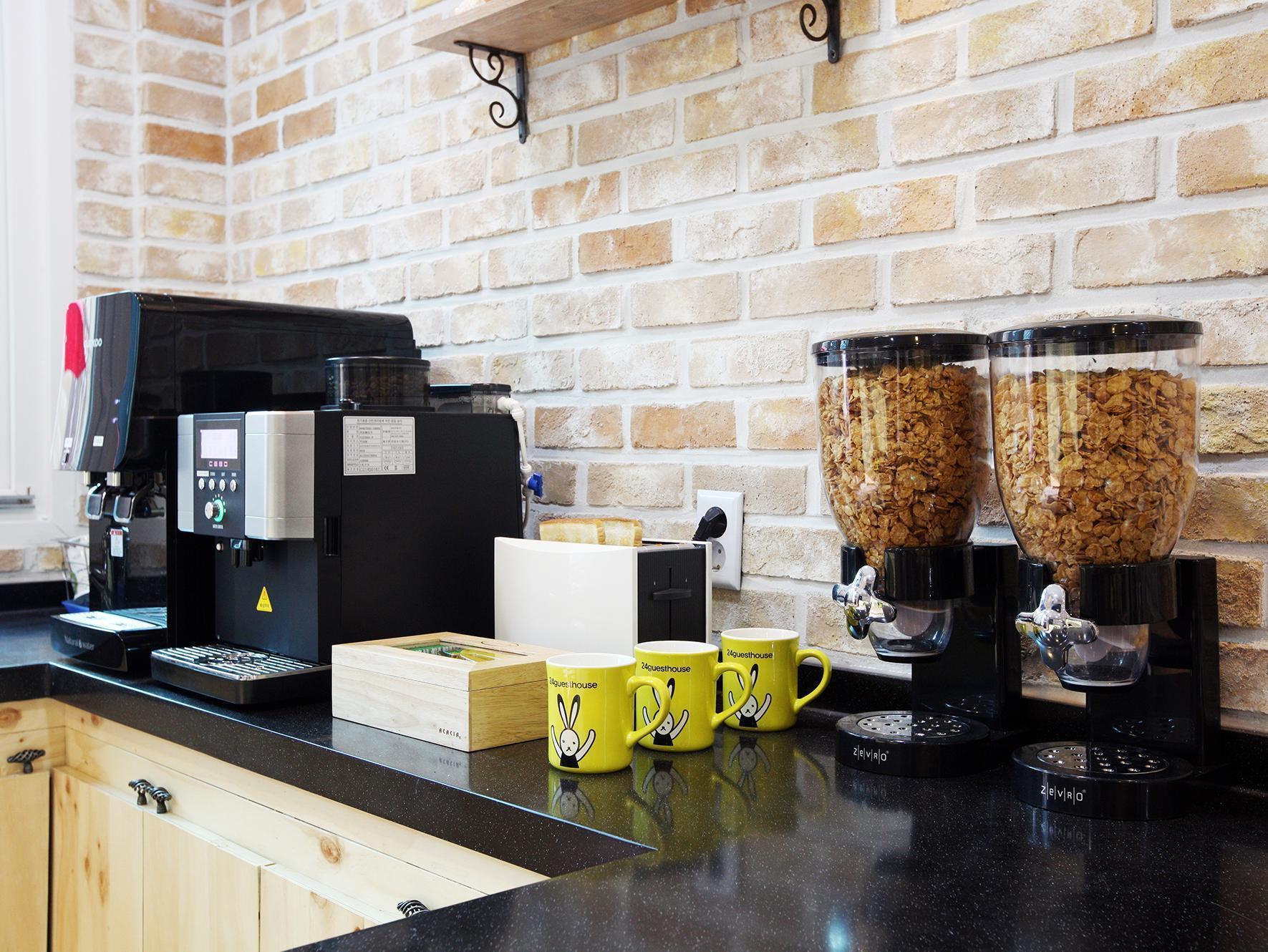 24 Guesthouse Myeongdong Avenue Seul Dış mekan fotoğraf