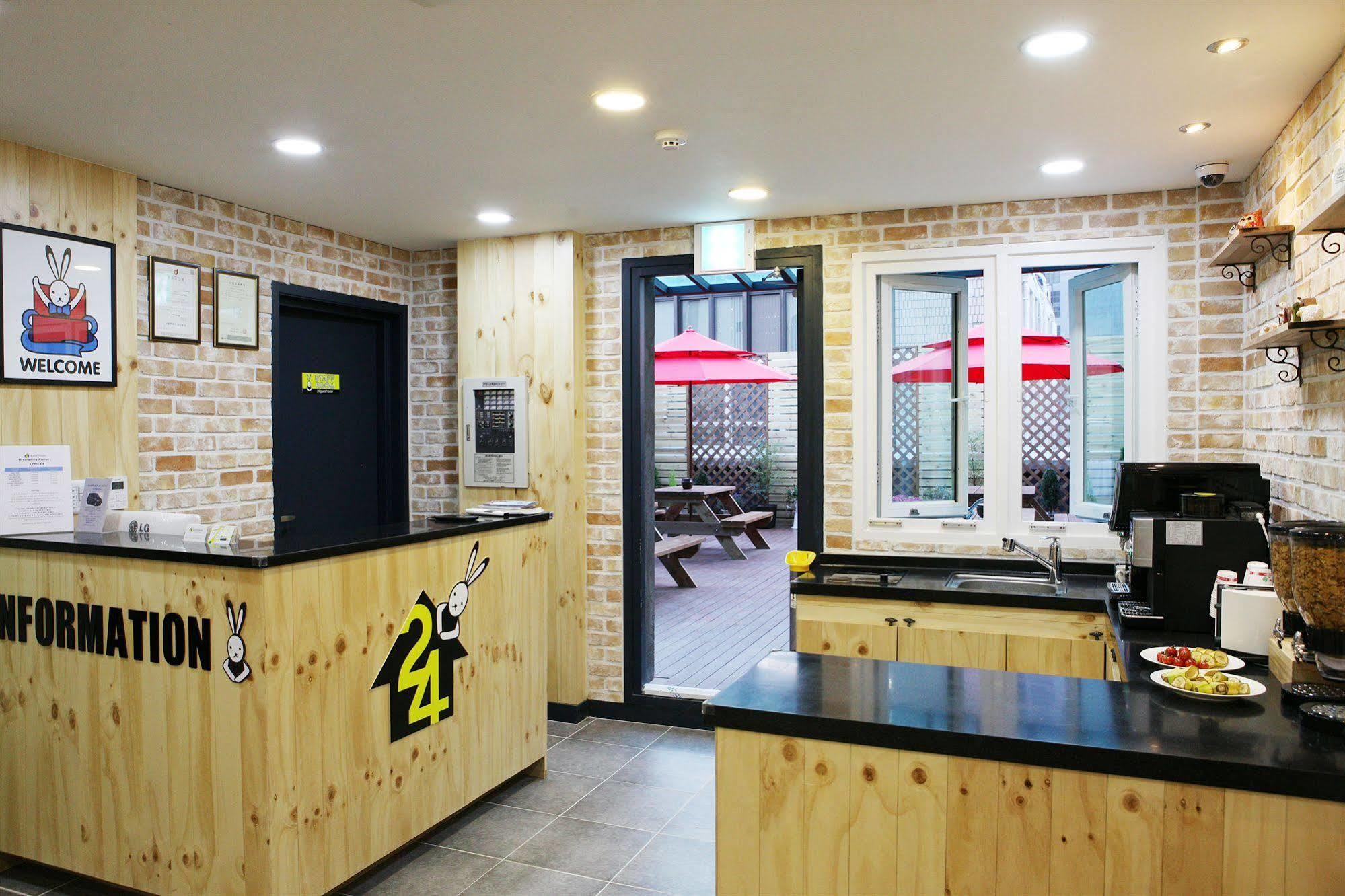 24 Guesthouse Myeongdong Avenue Seul Dış mekan fotoğraf